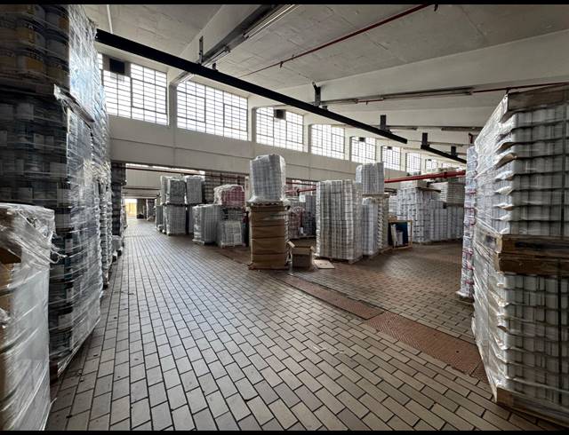3,650M² WAREHOUSE FOR SALE IN LONGDALE